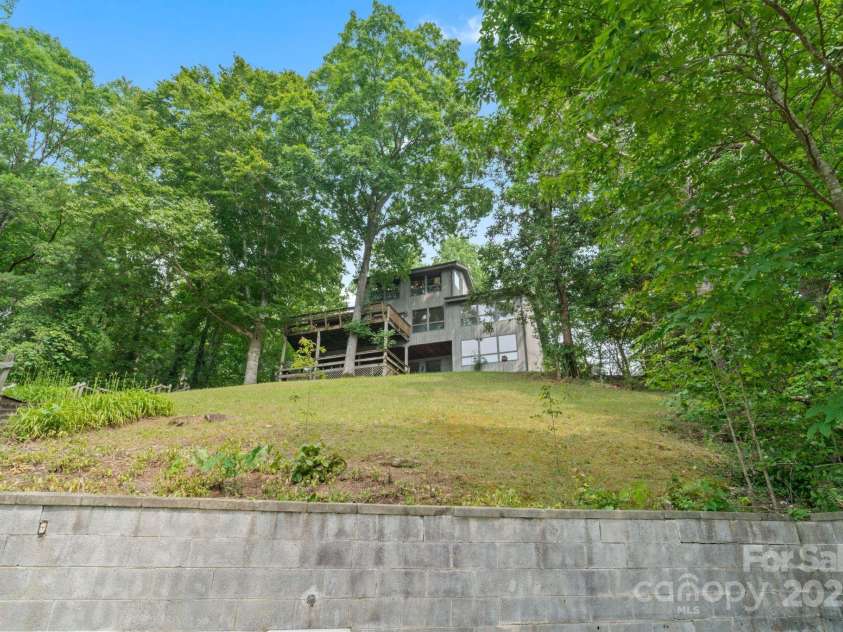 4749 16th Street Drive, Hickory, NC 28601.  MLS# CAR4251367, YatesRealty ID 16326. 