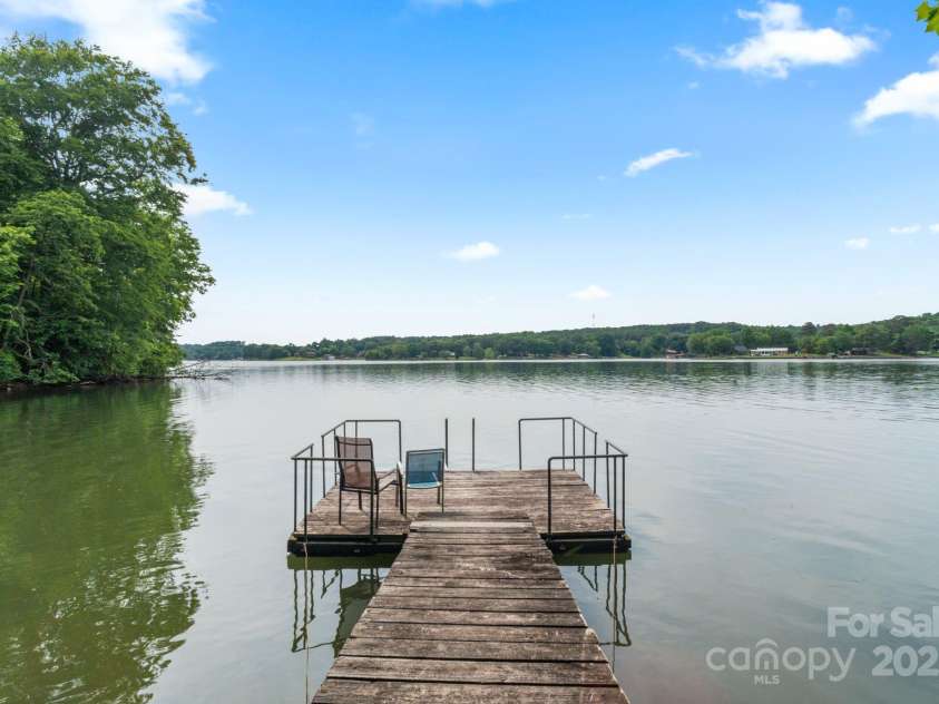 4749 16th Street Drive, Hickory, NC 28601.  MLS# CAR4251367, YatesRealty ID 16326. 