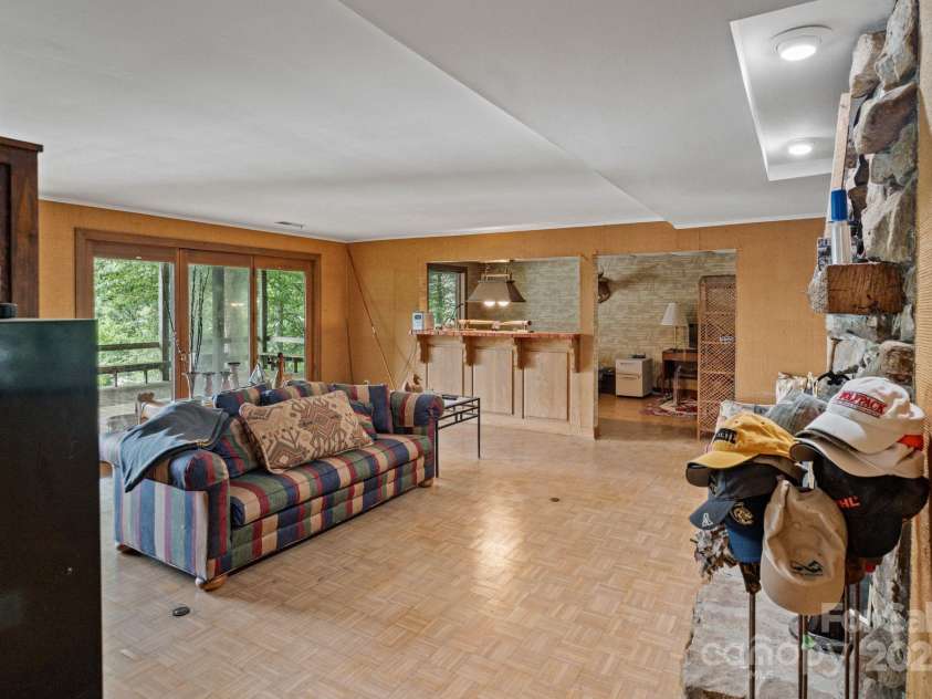 4749 16th Street Drive, Hickory, NC 28601.  MLS# CAR4251367, YatesRealty ID 16326. Den Basement