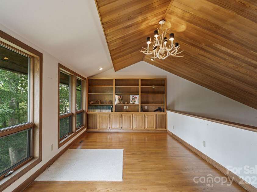 4749 16th Street Drive, Hickory, NC 28601.  MLS# CAR4251367, YatesRealty ID 16326. Loft