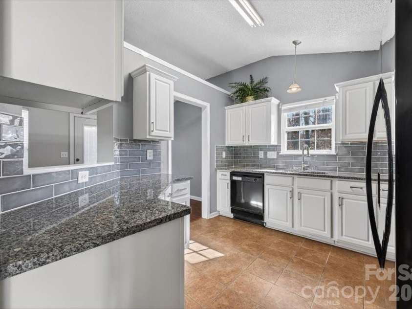7124 Rumple Road, Charlotte, NC 28262.  MLS# CAR4337483, YatesRealty ID 16326. Updated Kitchen