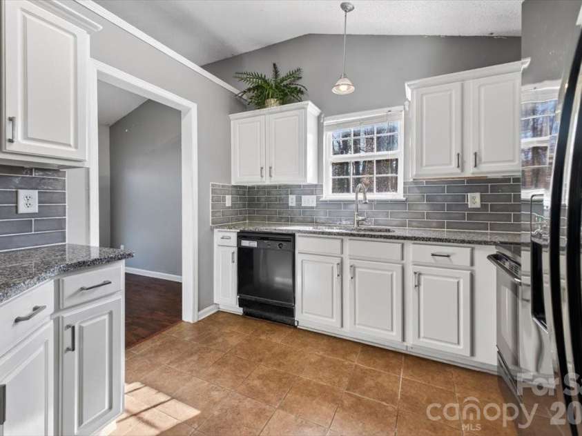 7124 Rumple Road, Charlotte, NC 28262.  MLS# CAR4337483, YatesRealty ID 16326. Updated Kitchen