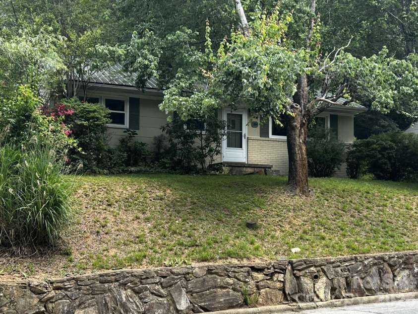184 London Road, Asheville, NC 28803.  MLS# CAR4394034, YatesRealty ID 16327. 