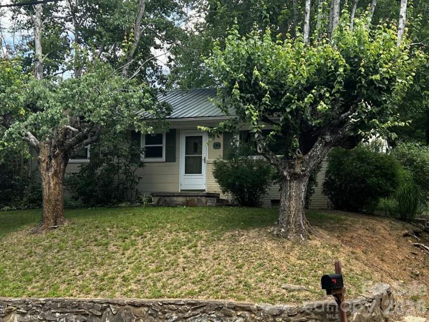 184 London Road, Asheville, NC 28803.  MLS# CAR4394034, YatesRealty ID 16327. 