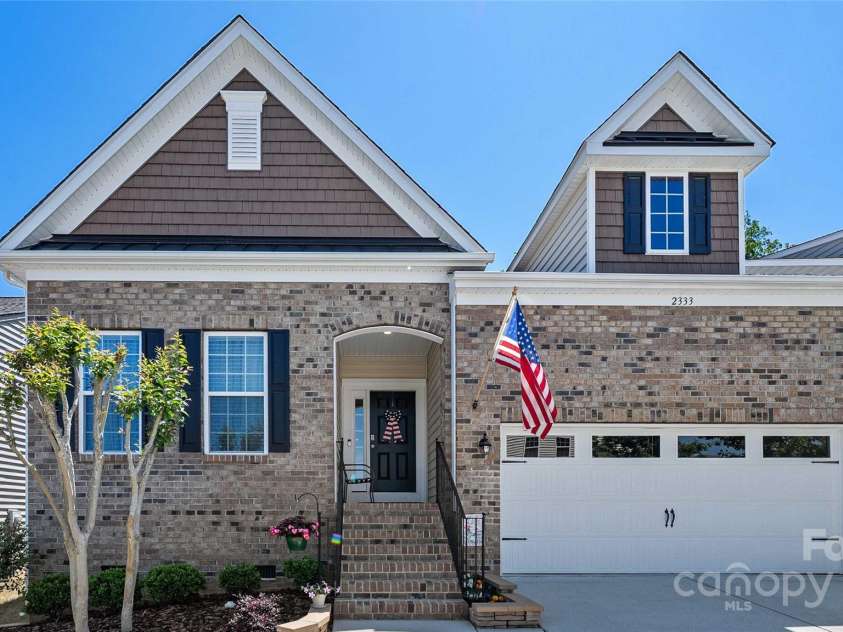 2333 Talon Point Circle, Fort Mill, SC 29715.  MLS# CAR4248868, YatesRealty ID 16327. 