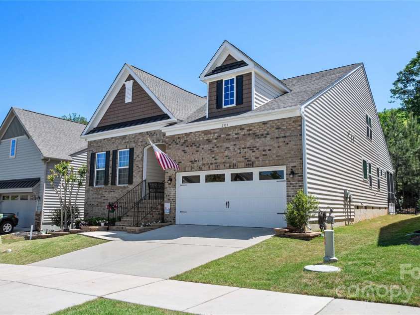 2333 Talon Point Circle, Fort Mill, SC 29715.  MLS# CAR4248868, YatesRealty ID 16327. 