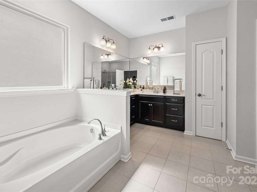 2333 Talon Point Circle, Fort Mill, SC 29715.  MLS# CAR4248868, YatesRealty ID 16327. 