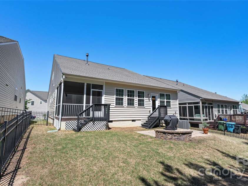2333 Talon Point Circle, Fort Mill, SC 29715.  MLS# CAR4248868, YatesRealty ID 16327. 