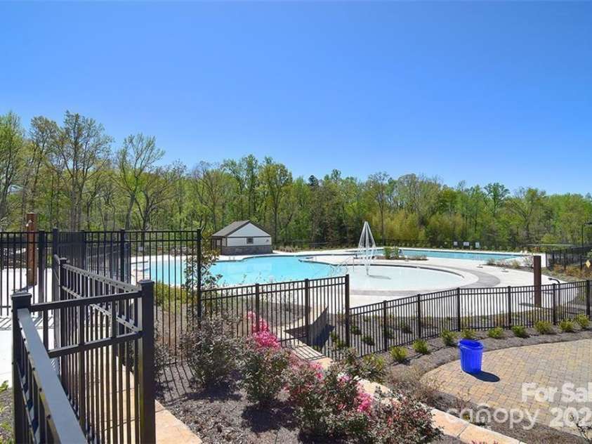 2333 Talon Point Circle, Fort Mill, SC 29715.  MLS# CAR4248868, YatesRealty ID 16327. 