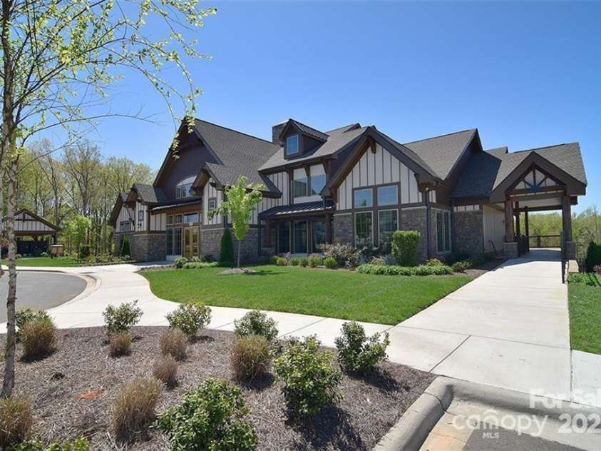 2333 Talon Point Circle, Fort Mill, SC 29715.  MLS# CAR4248868, YatesRealty ID 16327. Amenities galore!