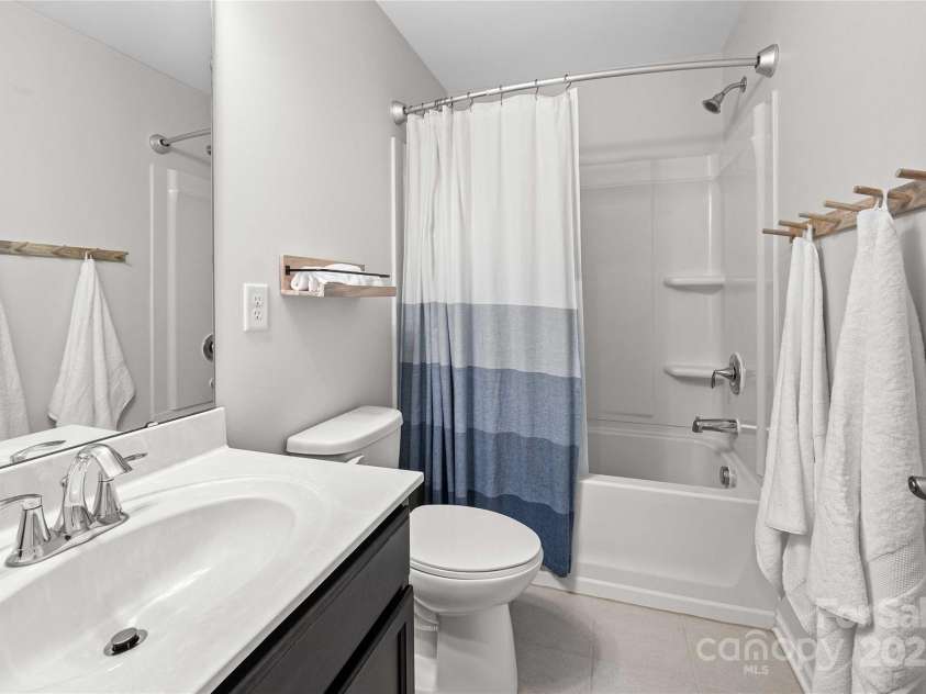 2333 Talon Point Circle, Fort Mill, SC 29715.  MLS# CAR4248868, YatesRealty ID 16327. Full bath on upper level