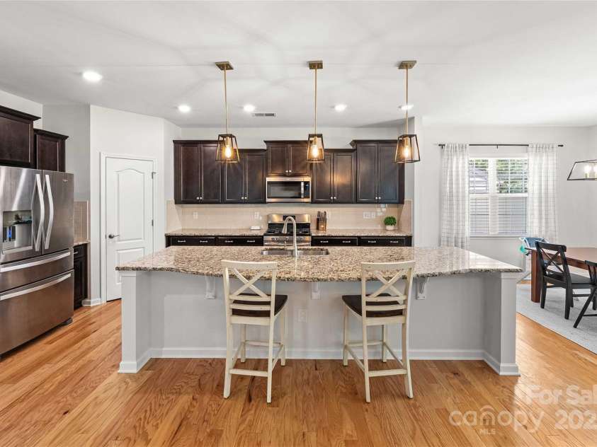 2333 Talon Point Circle, Fort Mill, SC 29715.  MLS# CAR4248868, YatesRealty ID 16327. SS Appliances