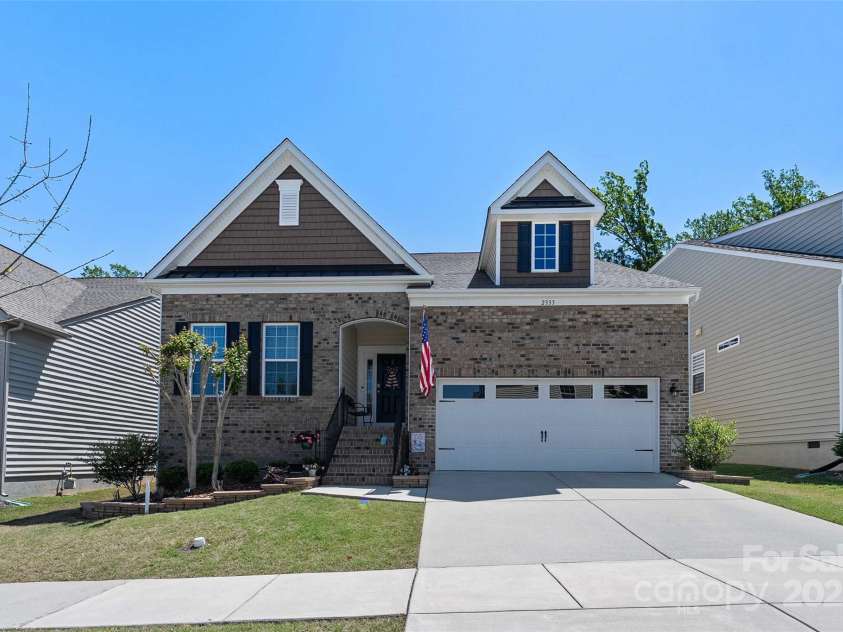 2333 Talon Point Circle, Fort Mill, SC 29715.  MLS# CAR4248868, YatesRealty ID 16327. Welcome to 2333 Talon Point Circle