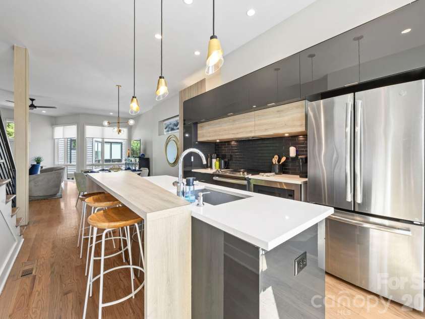 1062 Kenilworth Avenue, Charlotte, NC 28204.  MLS# CAR4370711, YatesRealty ID 16328. 