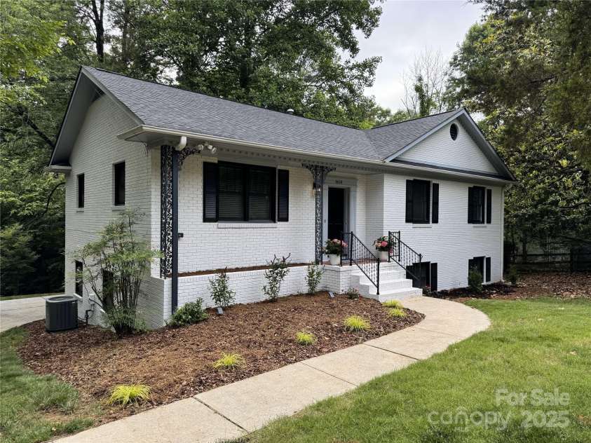 6614 Old Providence Road, Charlotte, NC 28226.  MLS# CAR4241180, YatesRealty ID 16328. 