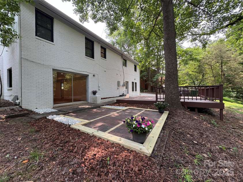 6614 Old Providence Road, Charlotte, NC 28226.  MLS# CAR4241180, YatesRealty ID 16328. 