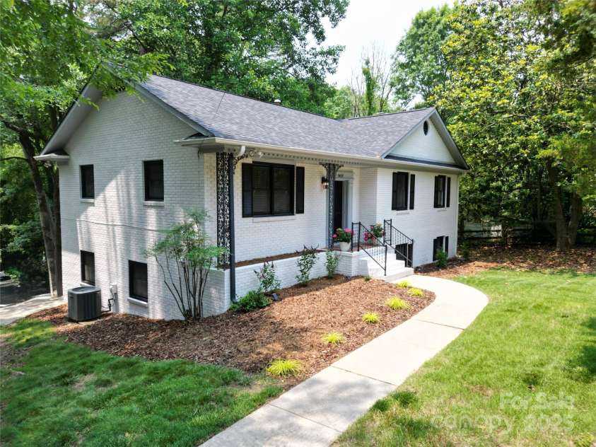 6614 Old Providence Road, Charlotte, NC 28226.  MLS# CAR4241180, YatesRealty ID 16328. 