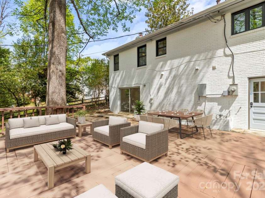 6614 Old Providence Road, Charlotte, NC 28226.  MLS# CAR4241180, YatesRealty ID 16328. 