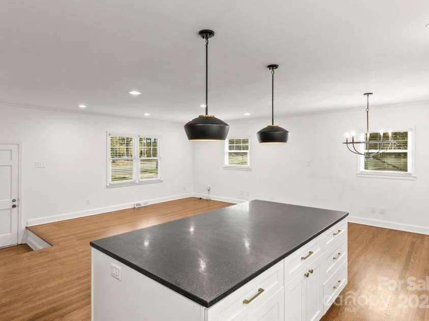 6614 Old Providence Road, Charlotte, NC 28226.  MLS# CAR4241180, YatesRealty ID 16328. 