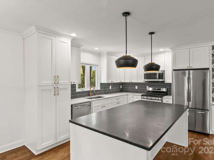 6614 Old Providence Road, Charlotte, NC 28226.  MLS# CAR4241180, YatesRealty ID 16328. 