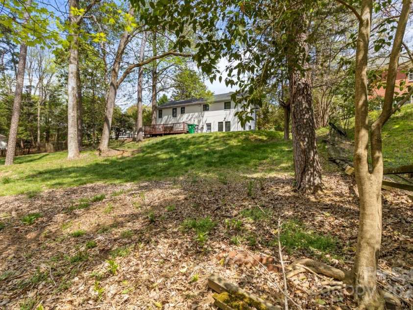 6614 Old Providence Road, Charlotte, NC 28226.  MLS# CAR4241180, YatesRealty ID 16328. 