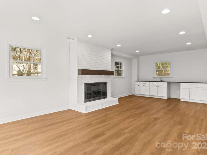 6614 Old Providence Road, Charlotte, NC 28226.  MLS# CAR4241180, YatesRealty ID 16328. Family/Rec Room