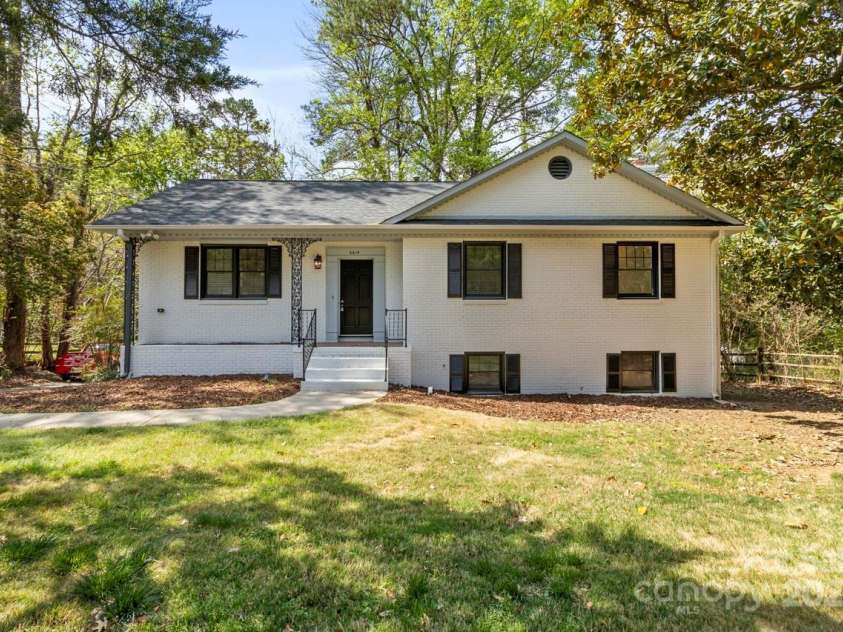 6614 Old Providence Road, Charlotte, NC 28226.  MLS# CAR4241180, YatesRealty ID 16328. Front