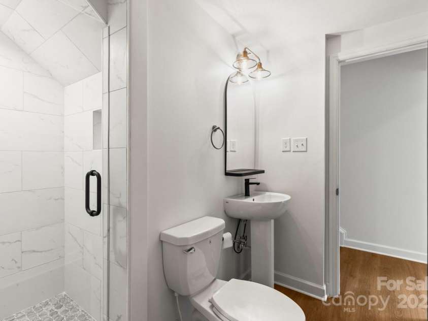 6614 Old Providence Road, Charlotte, NC 28226.  MLS# CAR4241180, YatesRealty ID 16328. Full Bath