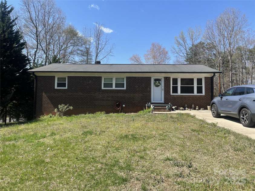 739 Owls Den Road, Lincolnton, NC 28092.  MLS# CAR4256325, YatesRealty ID 16329. 
