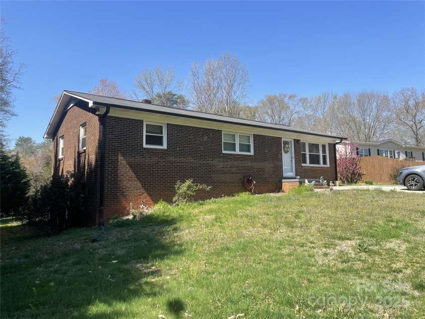 739 Owls Den Road, Lincolnton, NC 28092.  MLS# CAR4256325, YatesRealty ID 16329. 