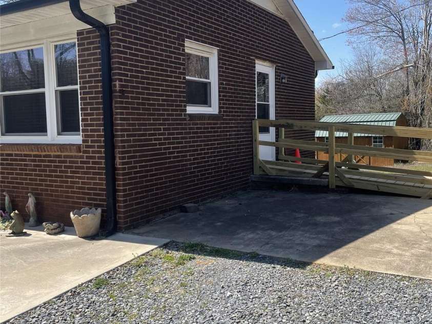 739 Owls Den Road, Lincolnton, NC 28092.  MLS# CAR4256325, YatesRealty ID 16329. 