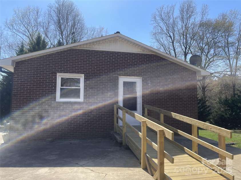 739 Owls Den Road, Lincolnton, NC 28092.  MLS# CAR4256325, YatesRealty ID 16329. 