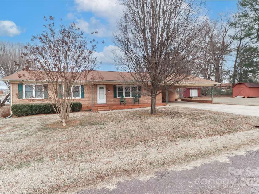 105 Kiser Lane, Statesville, NC 28677.  MLS# CAR4199756, YatesRealty ID 1633. 