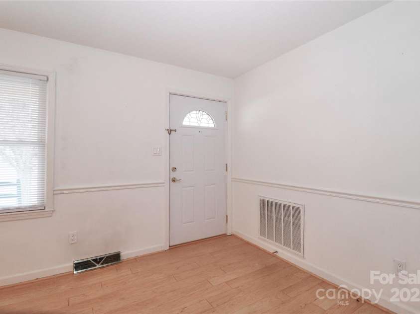 105 Kiser Lane, Statesville, NC 28677.  MLS# CAR4199756, YatesRealty ID 1633. 