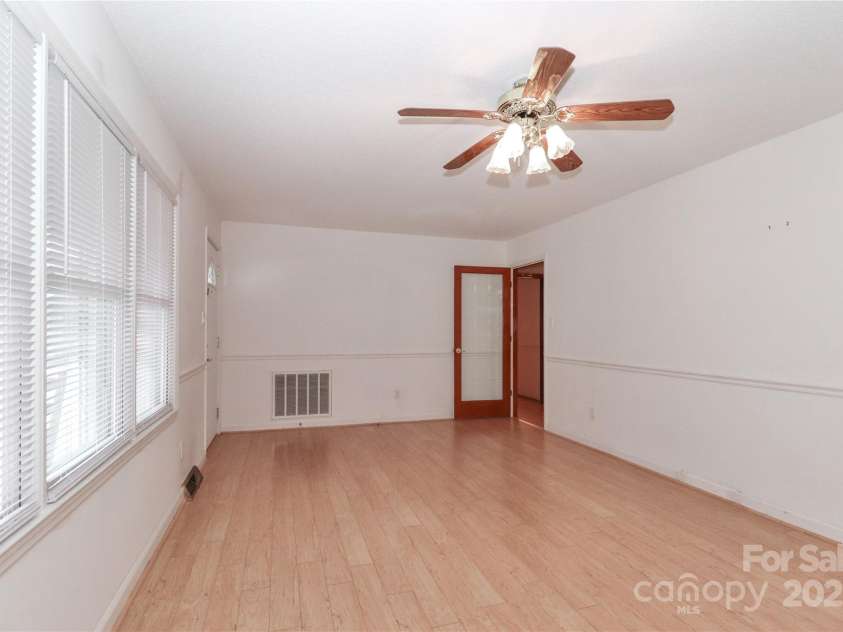 105 Kiser Lane, Statesville, NC 28677.  MLS# CAR4199756, YatesRealty ID 1633. 