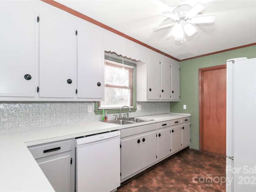 105 Kiser Lane, Statesville, NC 28677.  MLS# CAR4199756, YatesRealty ID 1633. 