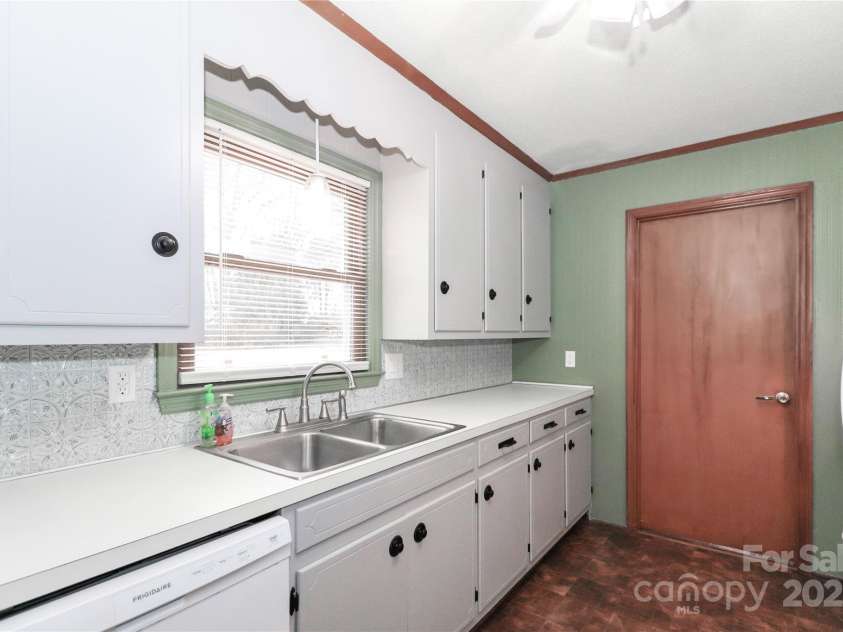 105 Kiser Lane, Statesville, NC 28677.  MLS# CAR4199756, YatesRealty ID 1633. 