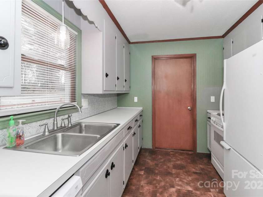 105 Kiser Lane, Statesville, NC 28677.  MLS# CAR4199756, YatesRealty ID 1633. 