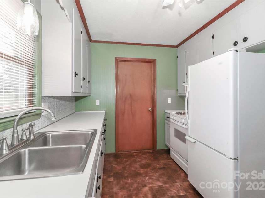 105 Kiser Lane, Statesville, NC 28677.  MLS# CAR4199756, YatesRealty ID 1633. 