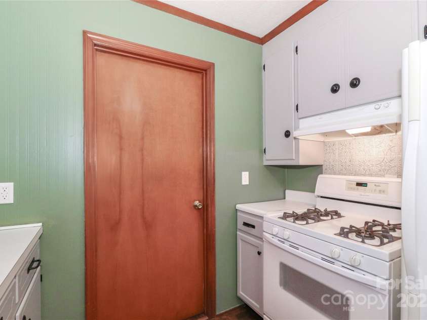 105 Kiser Lane, Statesville, NC 28677.  MLS# CAR4199756, YatesRealty ID 1633. 