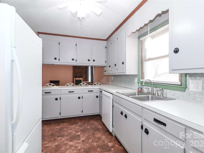 105 Kiser Lane, Statesville, NC 28677.  MLS# CAR4199756, YatesRealty ID 1633. 