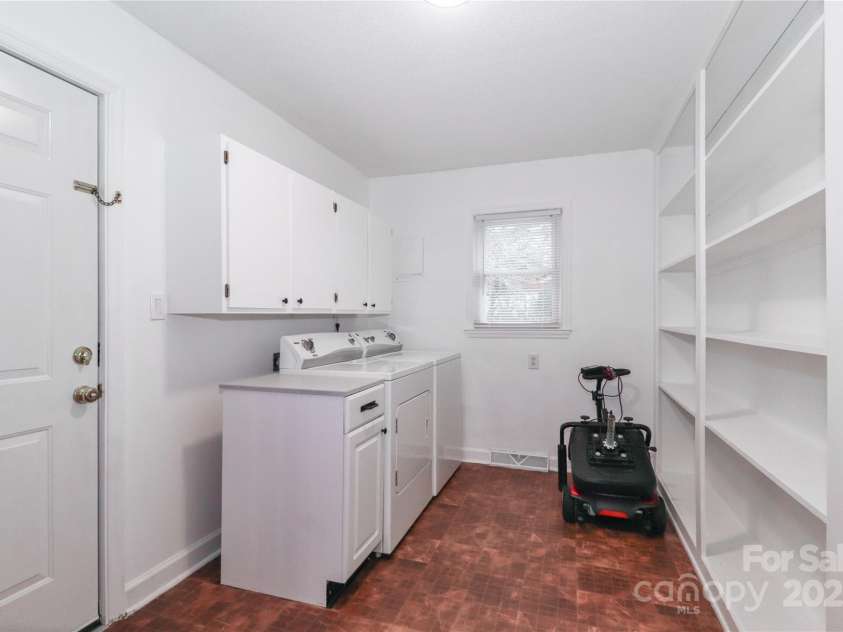 105 Kiser Lane, Statesville, NC 28677.  MLS# CAR4199756, YatesRealty ID 1633. 