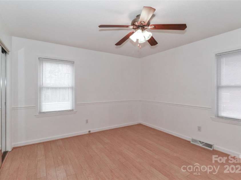 105 Kiser Lane, Statesville, NC 28677.  MLS# CAR4199756, YatesRealty ID 1633. 