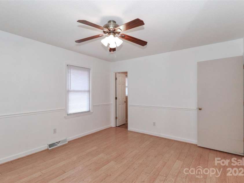 105 Kiser Lane, Statesville, NC 28677.  MLS# CAR4199756, YatesRealty ID 1633. 