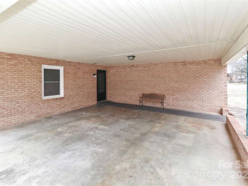 105 Kiser Lane, Statesville, NC 28677.  MLS# CAR4199756, YatesRealty ID 1633. 