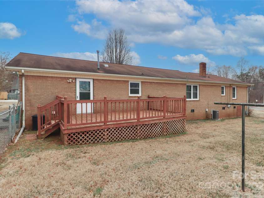 105 Kiser Lane, Statesville, NC 28677.  MLS# CAR4199756, YatesRealty ID 1633. 