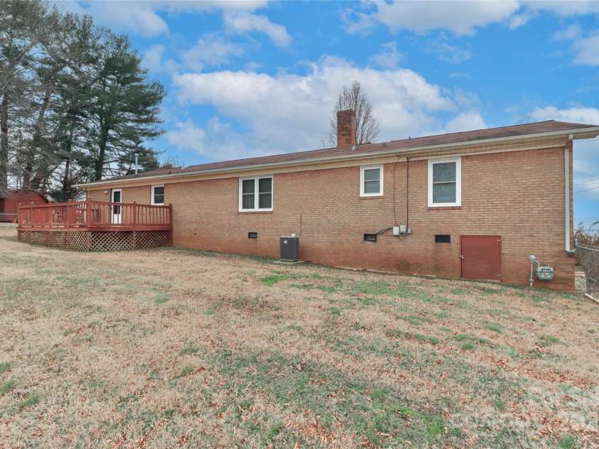 105 Kiser Lane, Statesville, NC 28677.  MLS# CAR4199756, YatesRealty ID 1633. 