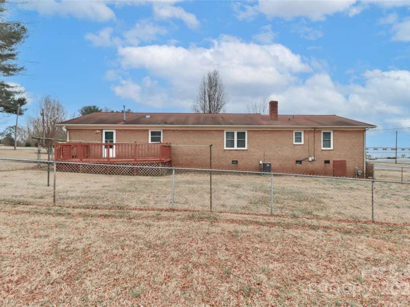 105 Kiser Lane, Statesville, NC 28677.  MLS# CAR4199756, YatesRealty ID 1633. 