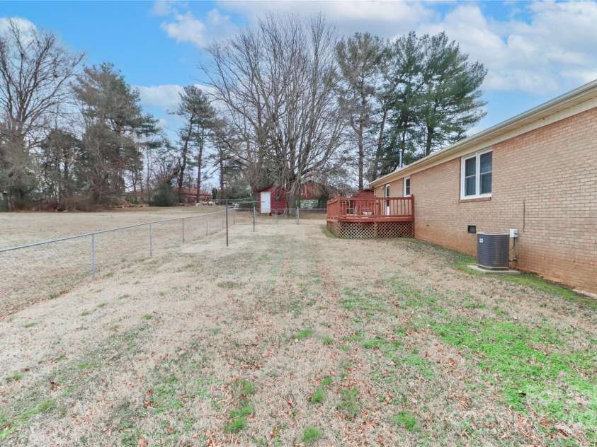 105 Kiser Lane, Statesville, NC 28677.  MLS# CAR4199756, YatesRealty ID 1633. 