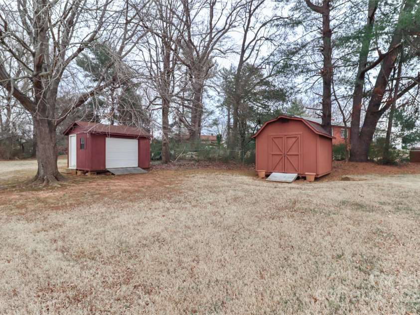 105 Kiser Lane, Statesville, NC 28677.  MLS# CAR4199756, YatesRealty ID 1633. 